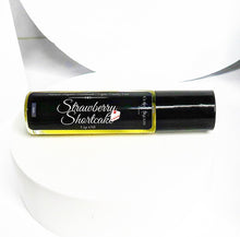 Görseli Galeri görüntüleyiciye yükleyin, Strawberry Shortcake Lip Oil
