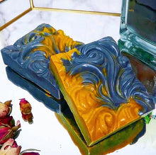 Charger l&#39;image dans la galerie, Turmeric &amp; Charcoal Soap
